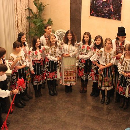 צ'יסינאו Manhattan Hotel & Restaurant מראה חיצוני תמונה