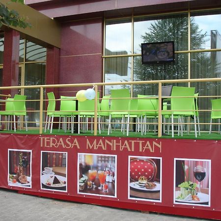 צ'יסינאו Manhattan Hotel & Restaurant מראה חיצוני תמונה