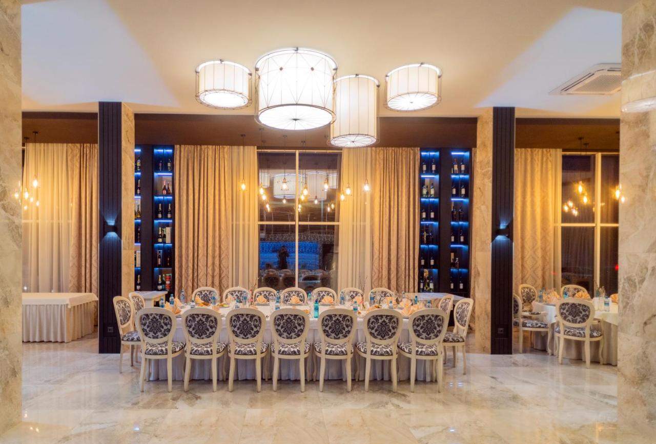 צ'יסינאו Manhattan Hotel & Restaurant מראה חיצוני תמונה