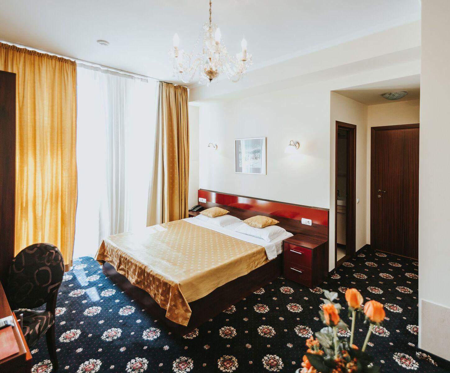 צ'יסינאו Manhattan Hotel & Restaurant מראה חיצוני תמונה