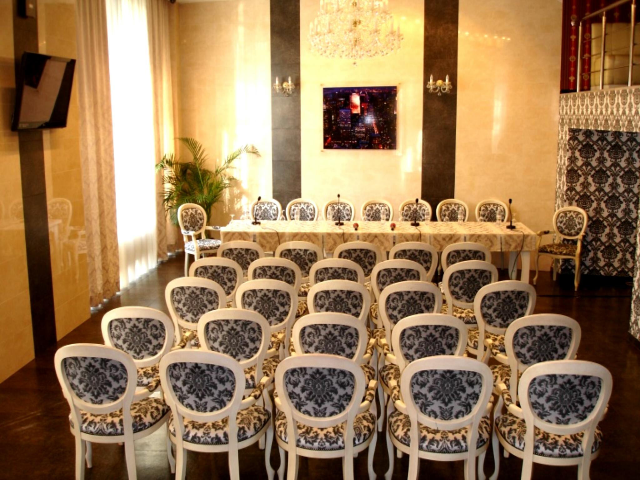 צ'יסינאו Manhattan Hotel & Restaurant מראה חיצוני תמונה