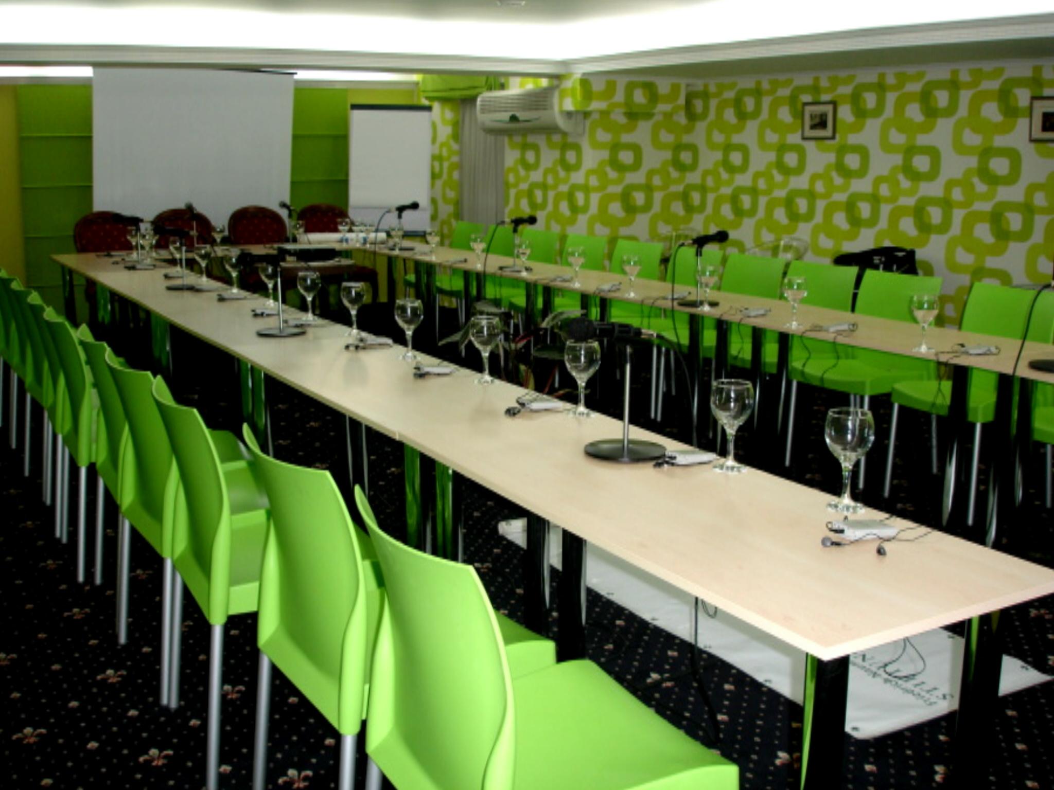 צ'יסינאו Manhattan Hotel & Restaurant מראה חיצוני תמונה