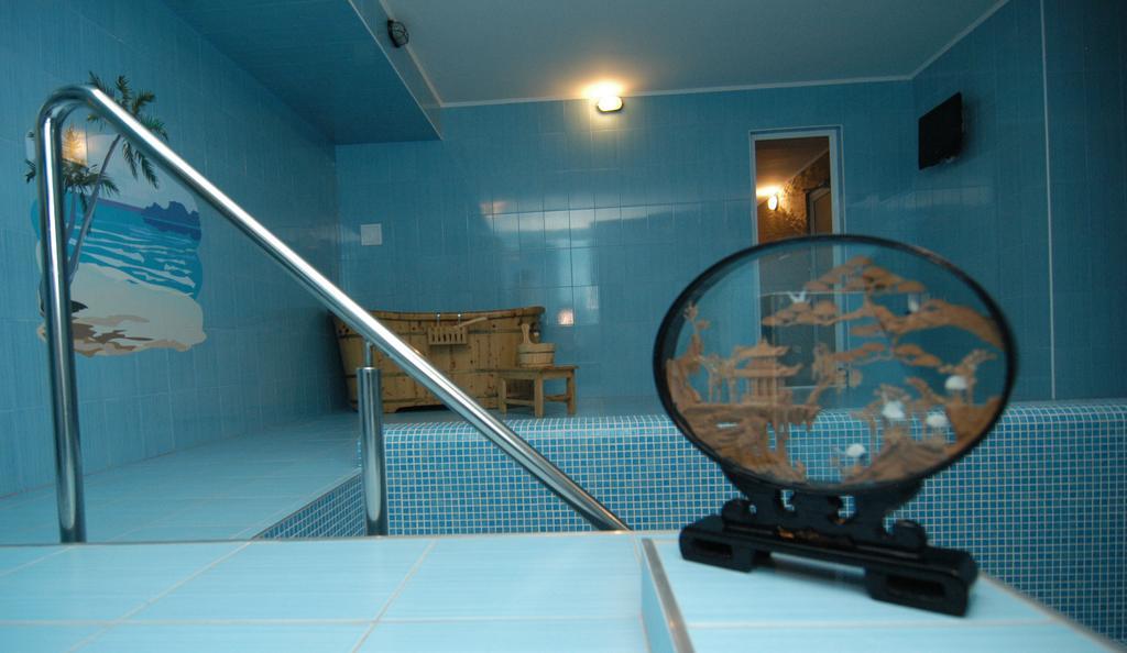 צ'יסינאו Manhattan Hotel & Restaurant מראה חיצוני תמונה