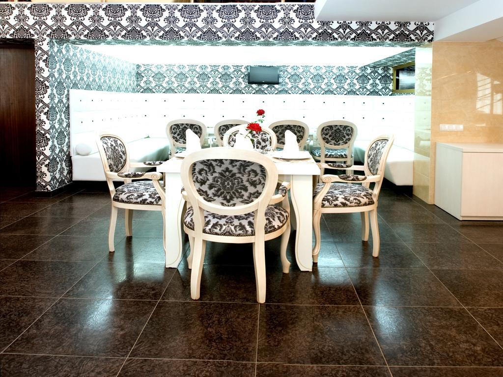 צ'יסינאו Manhattan Hotel & Restaurant מסעדה תמונה