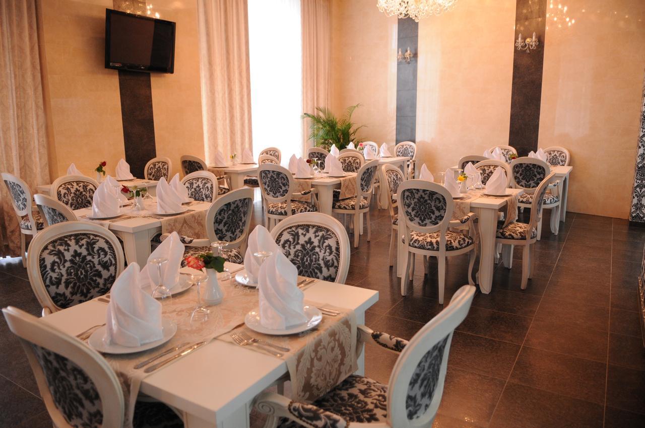 צ'יסינאו Manhattan Hotel & Restaurant מראה חיצוני תמונה