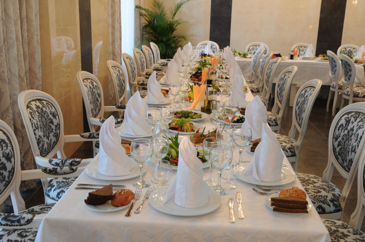צ'יסינאו Manhattan Hotel & Restaurant מראה חיצוני תמונה