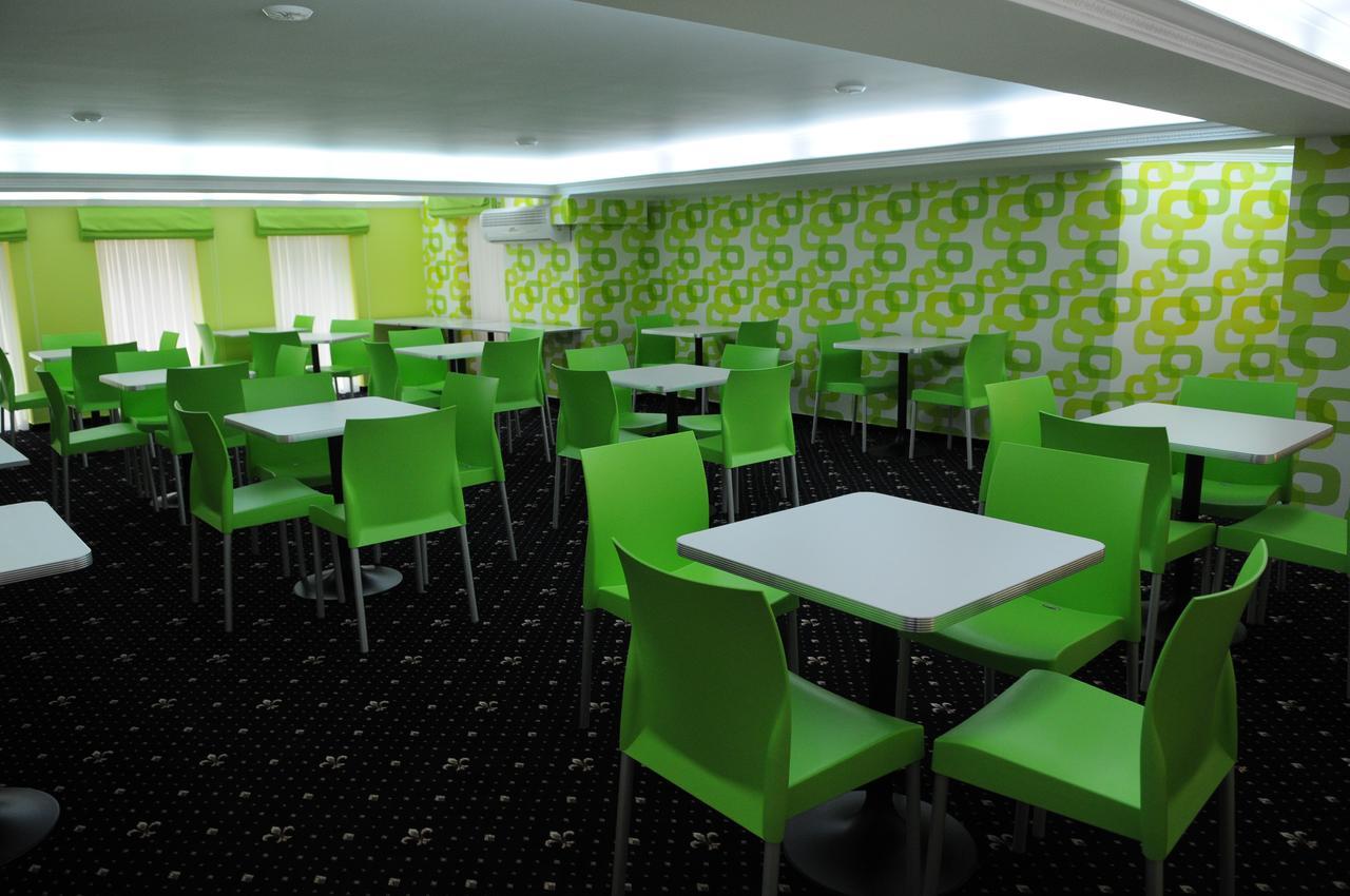 צ'יסינאו Manhattan Hotel & Restaurant מראה חיצוני תמונה