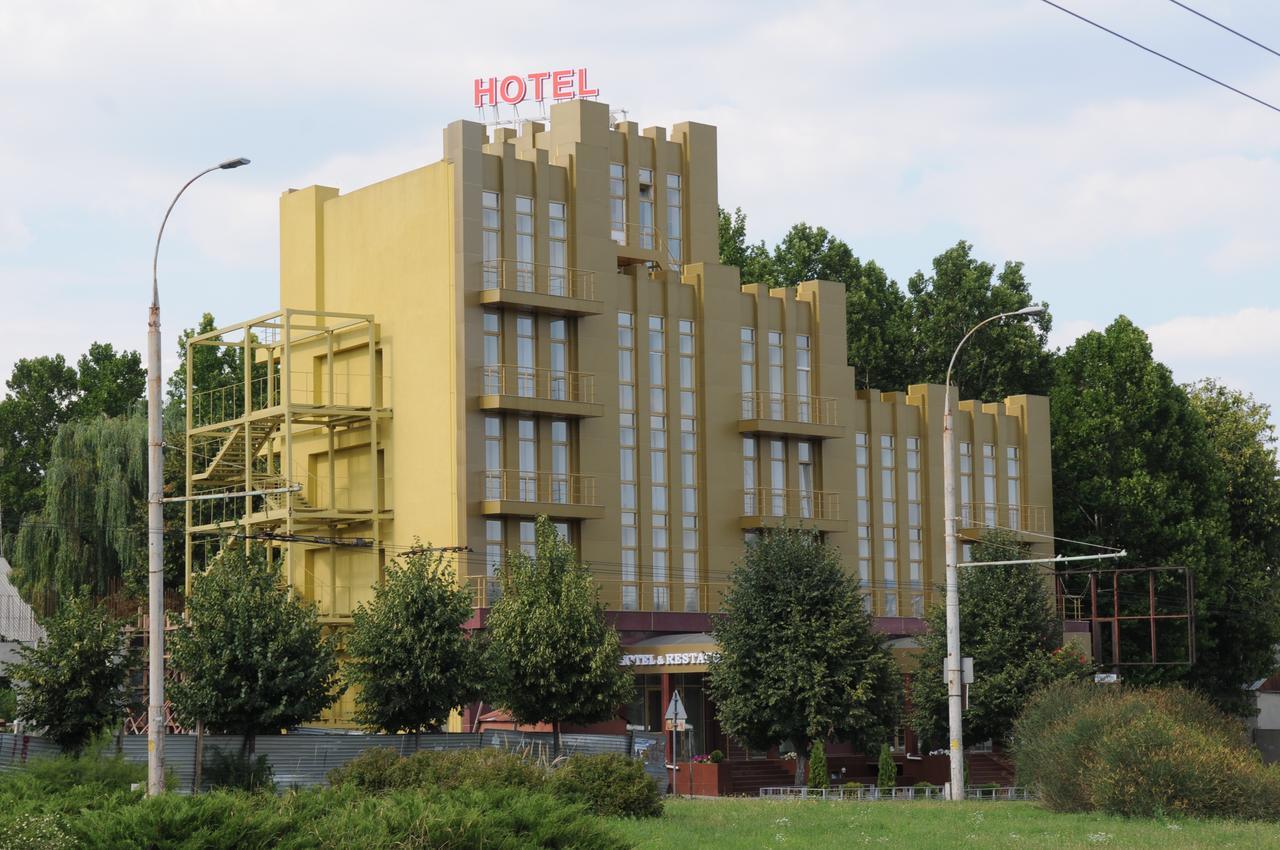 צ'יסינאו Manhattan Hotel & Restaurant מראה חיצוני תמונה