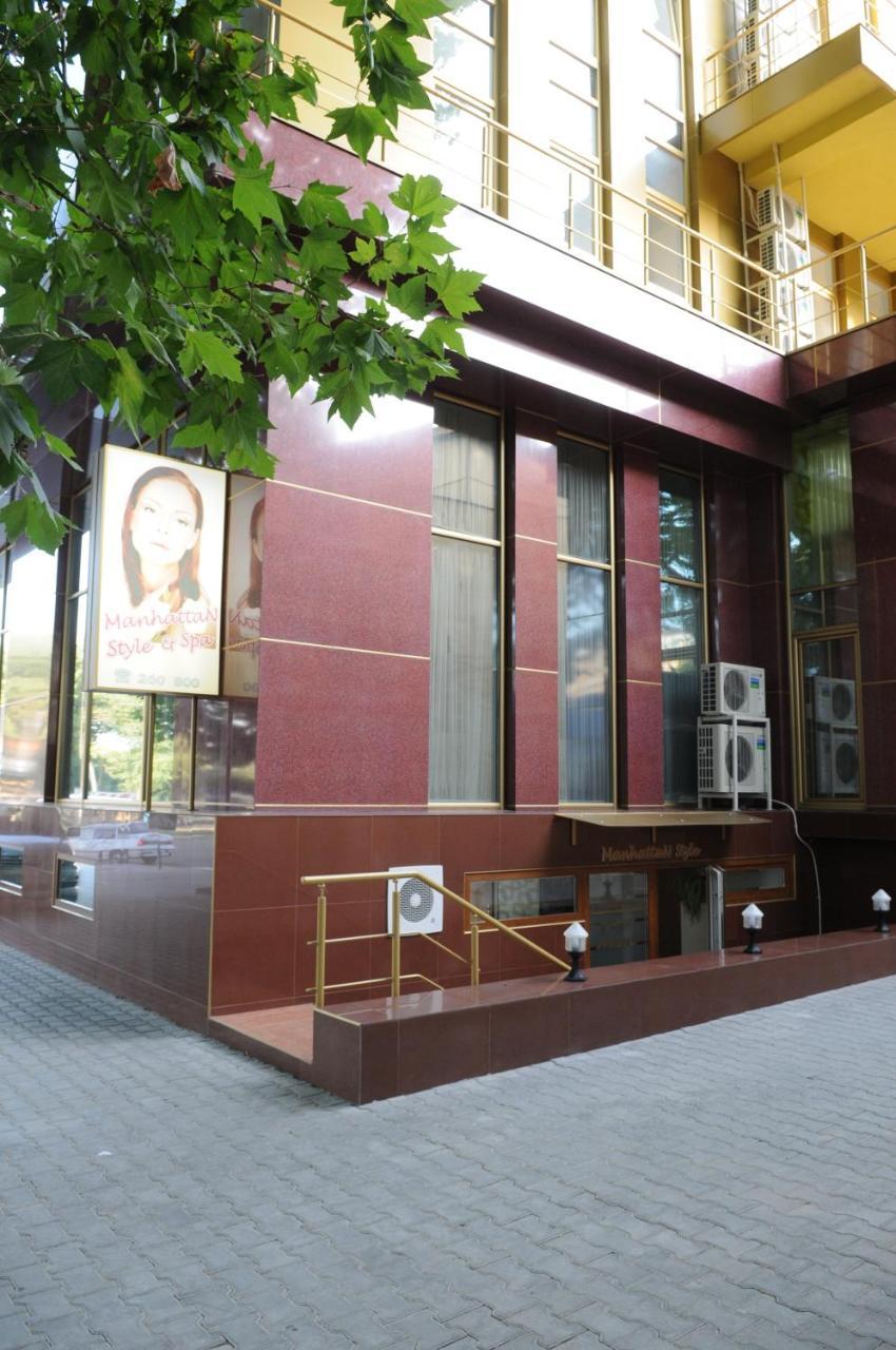 צ'יסינאו Manhattan Hotel & Restaurant מראה חיצוני תמונה