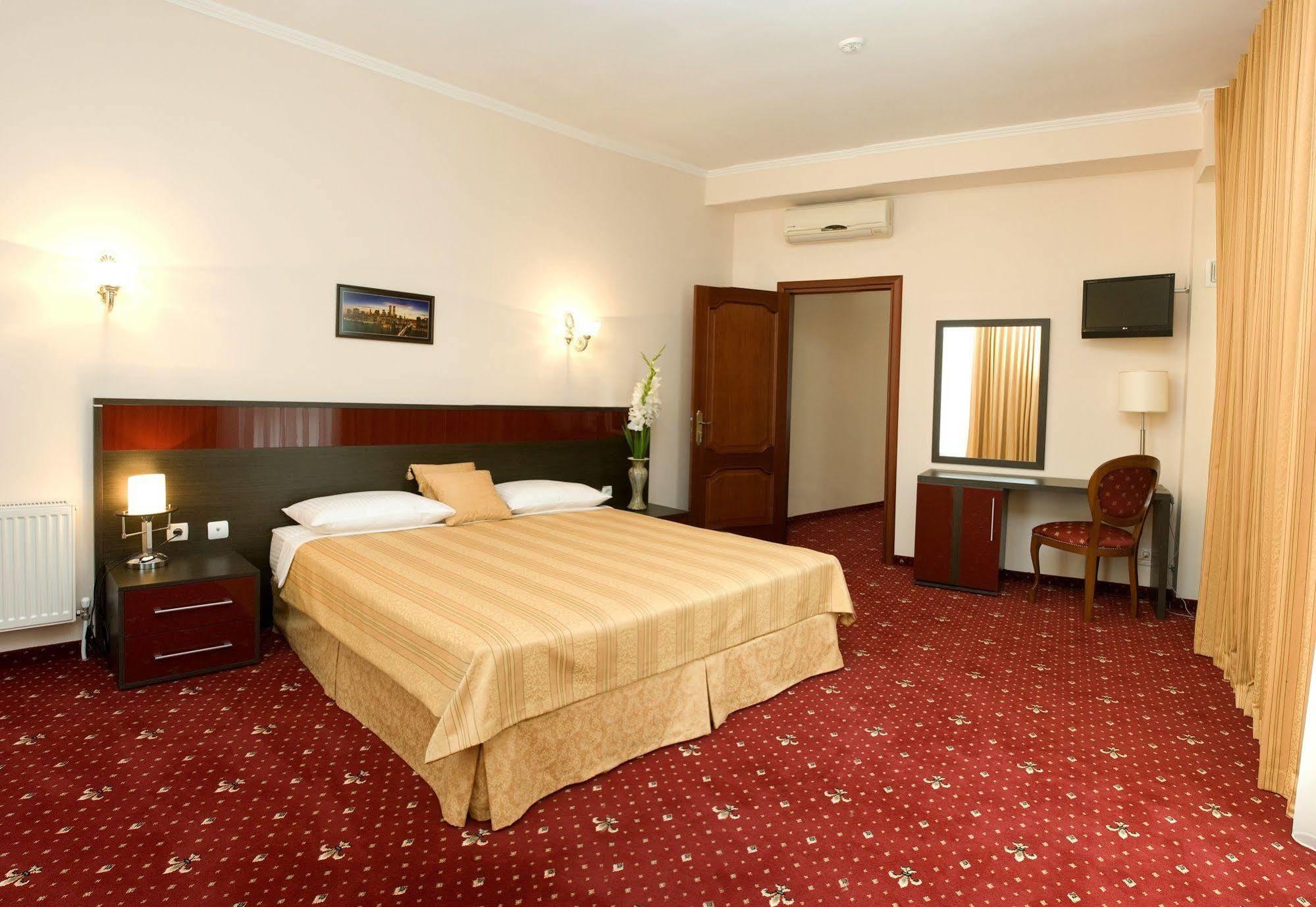 צ'יסינאו Manhattan Hotel & Restaurant חדר תמונה